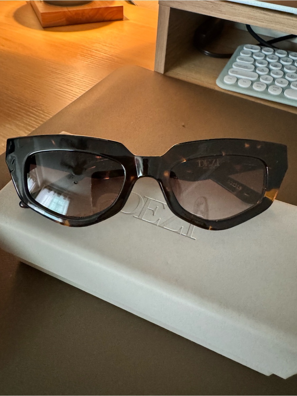 DEZI Tortoiseshell Cat Eye Sunglasses - Brown